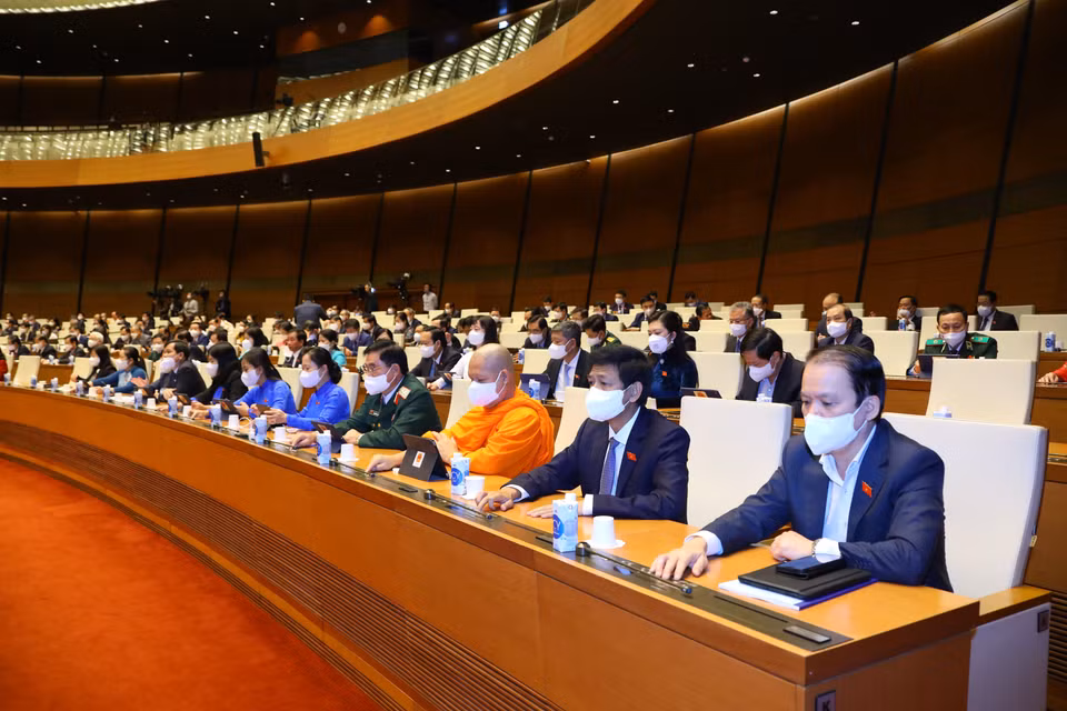 Đại biểu Quốc hội biểu quyết thông qua Nghị quyết về dự toán ngân sách nhà nước năm 2022. (Ảnh: Văn Điệp/TTXVN)