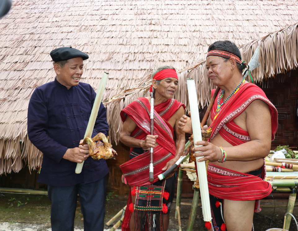 Phục dựng Lễ hội Kết bạn cộng đồng của đồng bào dân tộc S'tiêng tại Khu Bảo tồn Văn hóa dân tộc S’tiêng sóc Bom Bo. (Ảnh: Nhật Bình/ TTXVN)