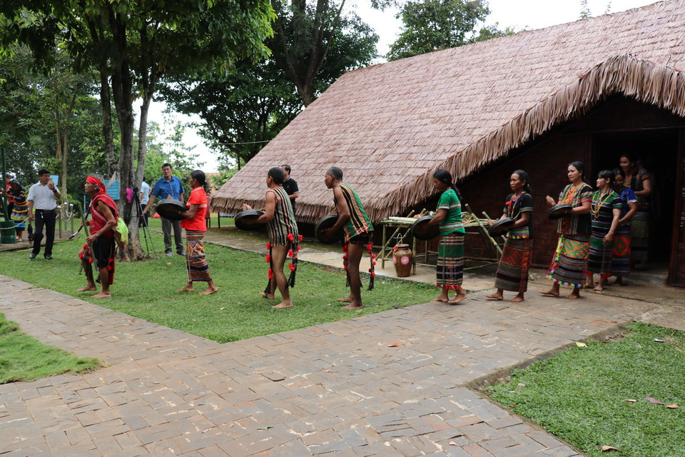 Phục dựng Lễ hội Kết bạn cộng đồng của đồng bào dân tộc S'tiêng tại Khu Bảo tồn Văn hóa dân tộc S’tiêng sóc Bom Bo. (Ảnh: Nhật Bình/ TTXVN)