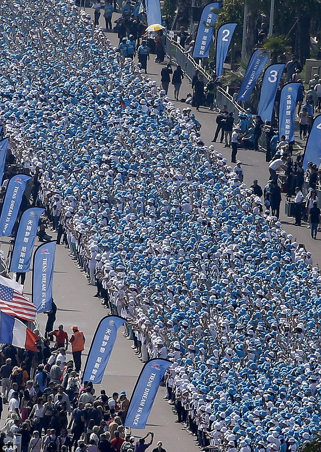 Chủ tịch tập đoàn Tiens Li Jinyuan đã đặt kín chỗ 140 khách sạn ở Paris, nơi đoàn đã tổ chức tham quan bảo tàng Louvre và nhiều điểm đến văn hóa khác tại một trong những thành phố nổi tiếng nhất thế giới.