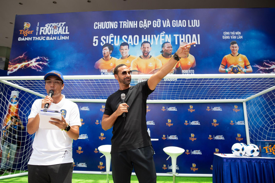 Huyền thoại của Manchester United, Rio Ferdinand giao lưu cùng người hâm mộ.