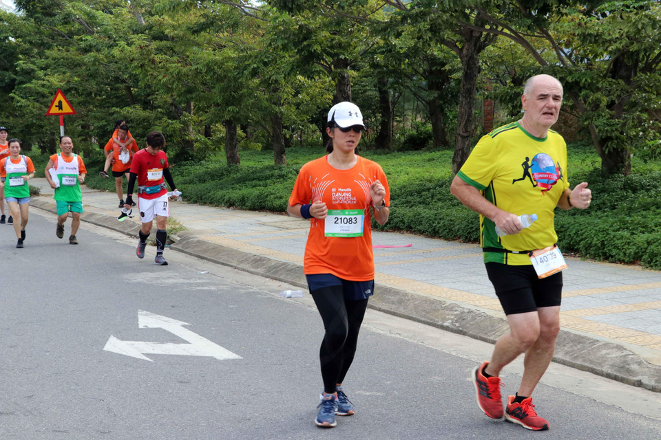 Các vận động viên tranh tài trên đường chạy Marathon Quốc tế Đà Nẵng 2019. (Ảnh: Trần Lê Lâm/TTXVN)