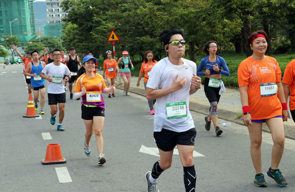 Các vận động tranh tài ở bốn cự ly gồm 42km, 21km, 10km, 5km trên những cung đường chạy đẹp nhất của thành phố biển Đà Nẵng. (Ảnh: Trần Lê Lâm/TTXVN)
