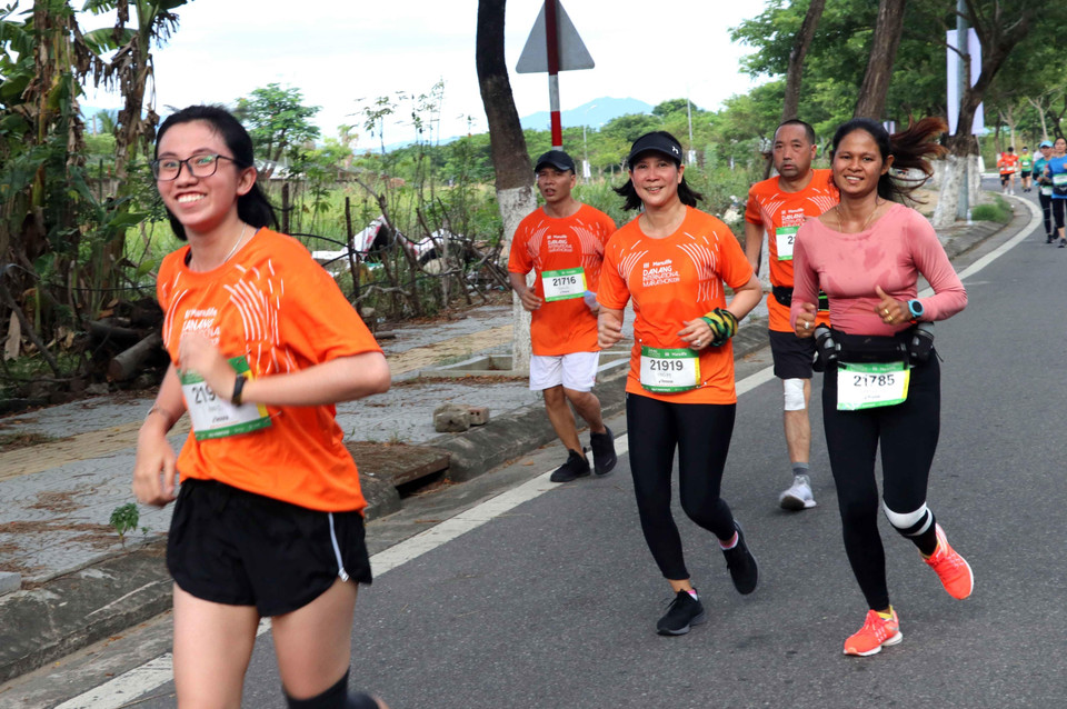 Các vận động viên tranh tài trên đường chạy Marathon Quốc tế Đà Nẵng 2019. (Ảnh: Trần Lê Lâm/TTXVN)