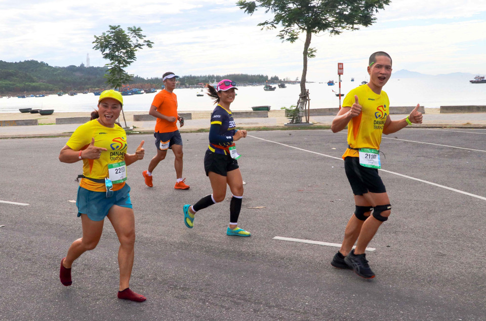Các vận động viên tranh tài trên đường chạy Marathon Quốc tế Đà Nẵng 2019. (Ảnh: Trần Lê Lâm/TTXVN)