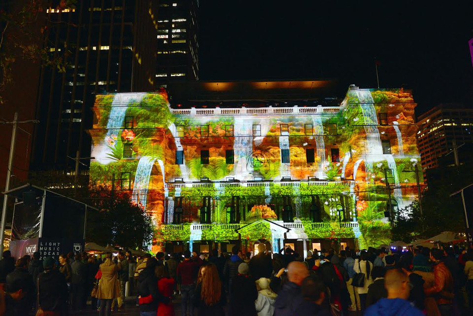 Là lễ hội ánh sáng, âm thanh và ý tưởng nghệ thuật lớn nhất thế giới, Vivid Sydney 2015 mang đậm dấu ấn giảm khí thải carbon nhờ sử dụng 100% năng lượng tái chế. (Nguồn: Quang Minh/Vietnam+)