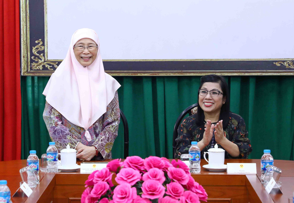 Phu nhân Thủ tướng Malaysia, bà Dato’ Seri Dr. Wan Azizah binti Dr. Wan Ismail phát biểu. (Ảnh: Phạm Kiên/TTXVN)