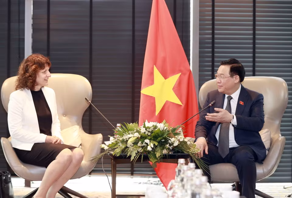 Chủ tịch Quốc hội Vương Đình Huệ tiếp bà Krasimira Vandeva, Giám đốc điều hành Tập đoàn DSV tại Bulgaria. (Ảnh: Doãn Tấn/TTXVN)