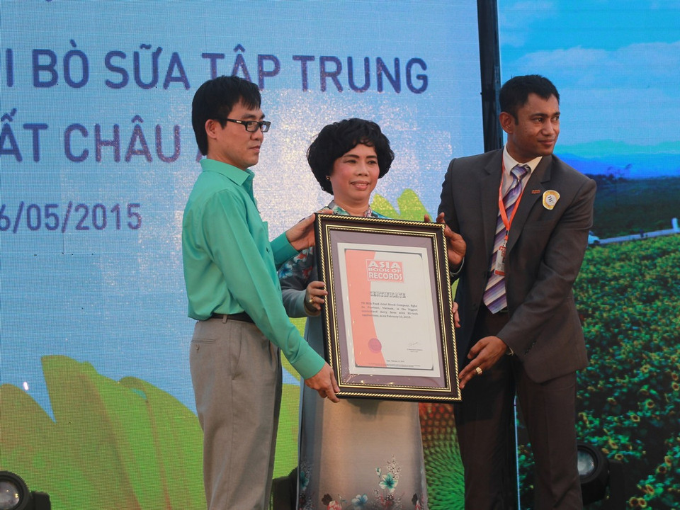 Tập đoàn TH đạt kỷ lục Cụm trang trại chăn nuôi bò sữa tập trung ứng dụng công nghệ cao lớn nhất Châu Á. (Ảnh: Hùng Võ/Vietnam+)