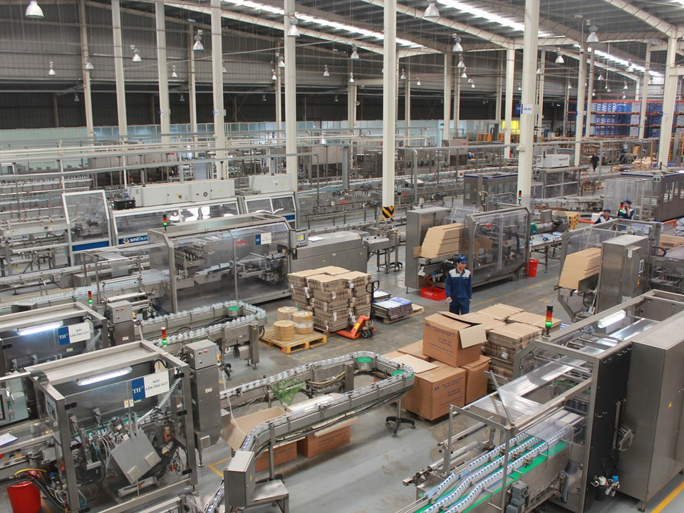 Khu dây chuyền đóng gói, luân chuyển sữa. (Ảnh: Hùng Võ/Vietnam+)