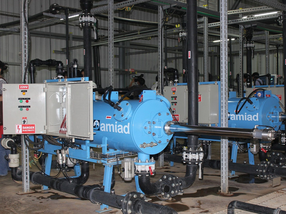 Hệ thống xử lý nước sạch để phục vụ đàn bò sữa. (Ảnh: Hùng Võ/Vietnam+)