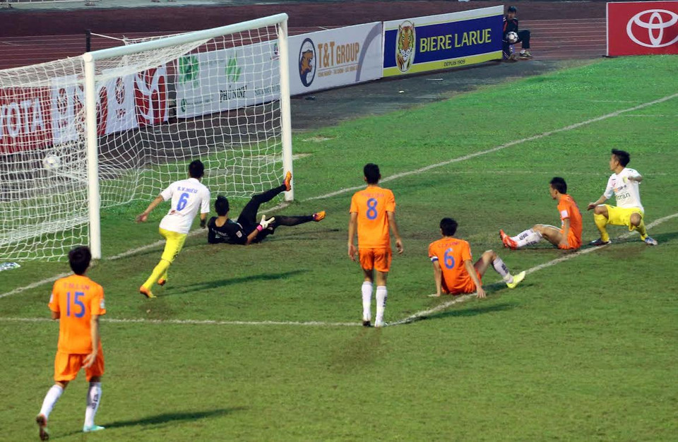 Và bàn thắng san bằng tỷ số 1 đều do công của Nguyễn Văn Quyết ghi ở hiệp 2 trận đấu. (Ảnh: Trần Lê Lâm/Vietnam+)