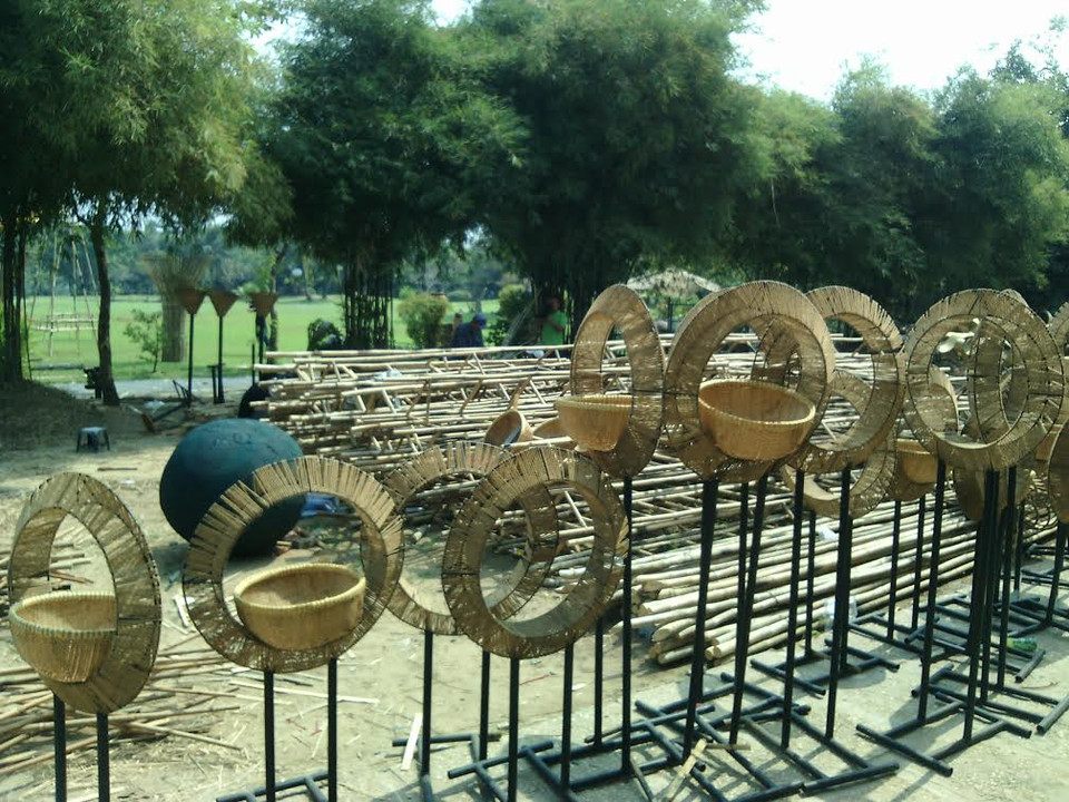 Khu vực thực hiện các tác phẩm phục vụ Đường hoa Tết Ất Mùi 2015. (Ảnh: Gia Thuận/Vietnam+)