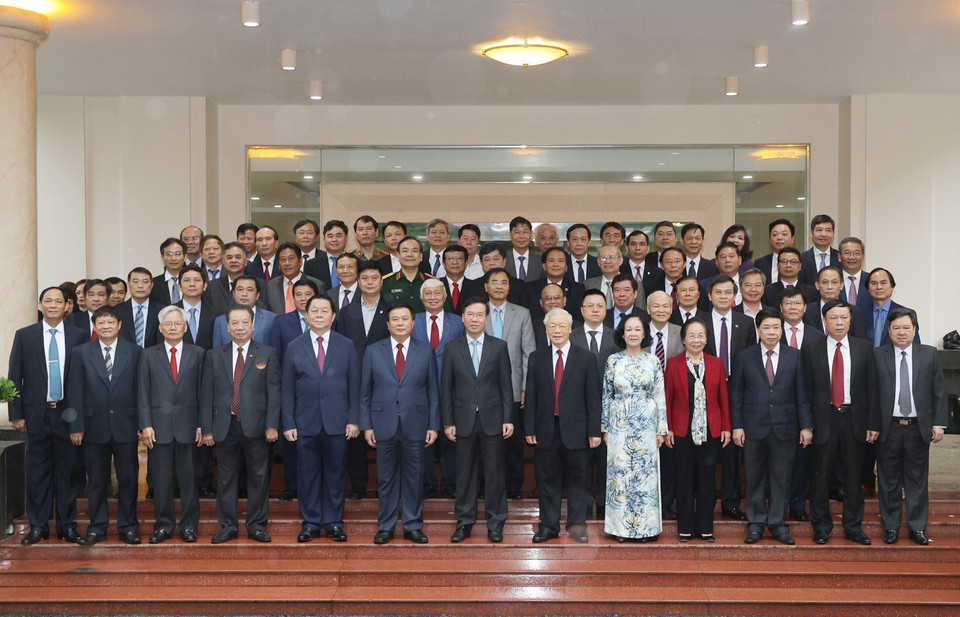 Tổng Bí thư Nguyễn Phú Trọng cùng các đồng chí lãnh đạo Đảng, Nhà nước và đại biểu chụp ảnh chung. (Ảnh: Trí Dũng/TTXVN)
