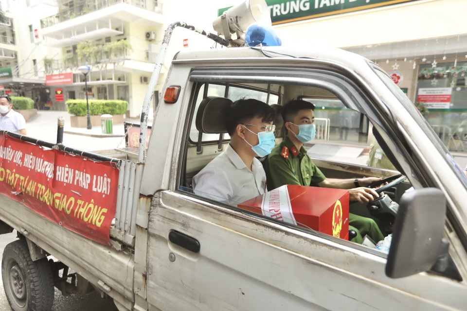 Hòm phiếu phụ lưu động tại điểm bầu cử phường Phương Mai. (Ảnh: Minh Quyết/TTXVN)