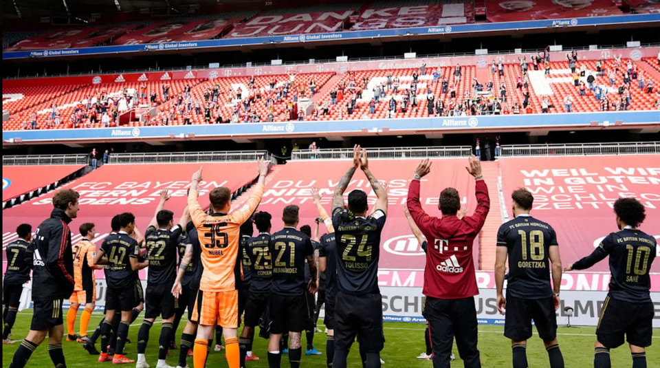 Cầu thủ Bayern cảm ơn người hâm mộ. (Nguồn: FcBayern)