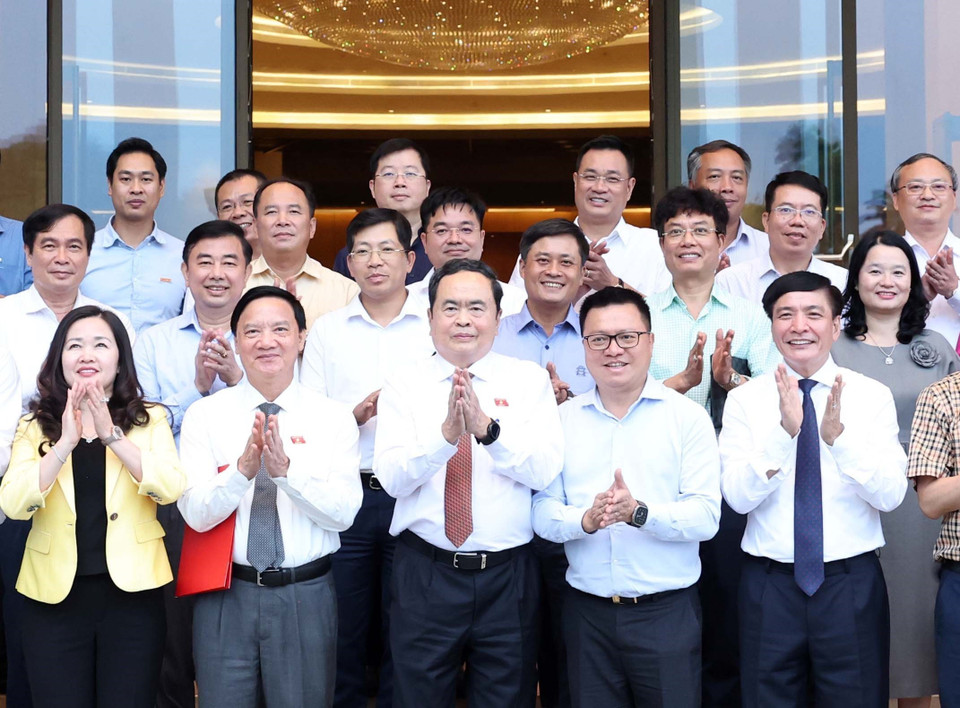 Chủ tịch Quốc hội Trần Thanh Mẫn với đại diện các cơ quan báo chí. (Ảnh: Thống Nhất/TTXVN)