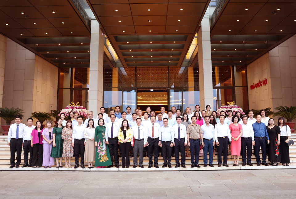 Chủ tịch Quốc hội Trần Thanh Mẫn với đại diện các cơ quan báo chí. (Ảnh: Thống Nhất/TTXVN)