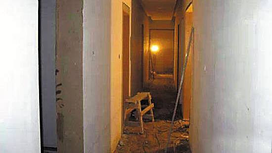 Phía bên trong ngôi nhà xây trái phép của một đại biểu hội đồng nhân dân thành phố Từ Châu, tỉnh Giang Tô. (Nguồn: CCTVNews)