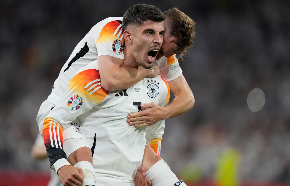 Niềm vui của Kai và Joshua Kimmich sau bàn thắng. (Nguồn: AP)
