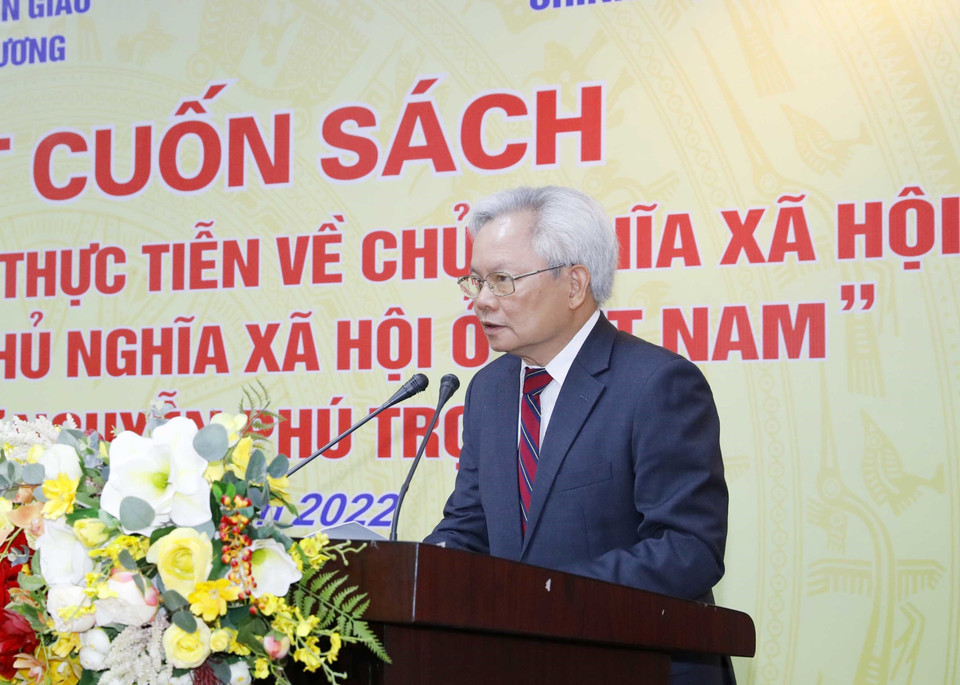 Ông Tạ Ngọc Tấn, Phó Chủ tịch Hội đồng Lý luận Trung ương, phát biểu tại buổi lễ. (Ảnh: Phương Hoa/TTXVN)