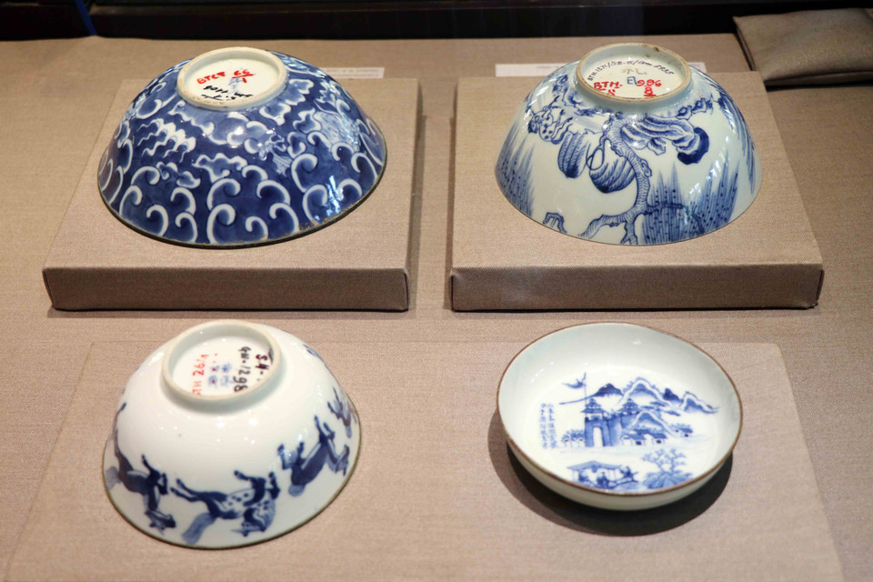 Vật dụng sinh hoạt cung đình. (Ảnh: Đỗ Trưởng/TTXVN)