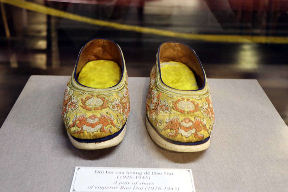 Đôi hài của vua Bảo Đại. (Ảnh: Đỗ Trưởng/TTXVN)