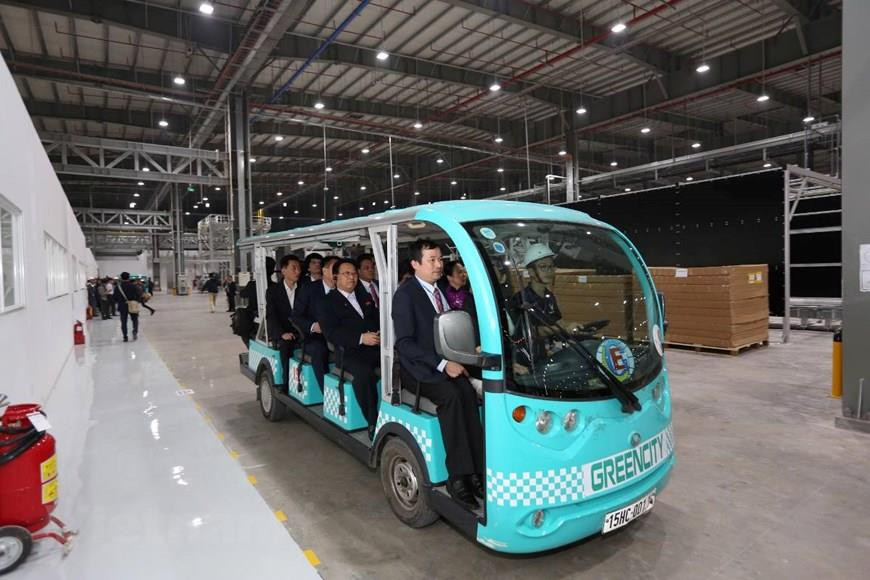 Trong khi đó, Tổ hợp VinFast bao gồm nhà máy sản xuất ô tô, xe máy điện VinFast và điện thoại thông minh Vsmart, đặt tại Cát Hải, Hải Phòng. (Ảnh: Minh Sơn/Vietnam+)