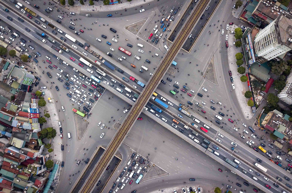 Vành đai 3 trên cao đoạn ngã tư Khuất Duy Tiến-Nguyễn Trãi ùn tắc kéo dài. (Ảnh: Phạm Kiên/TTXVN)