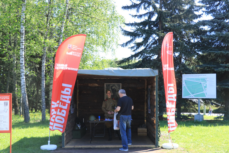 Những lán trại trong khuôn viên bảo tàng. (Ảnh: Hùng Võ/Vietnam+)