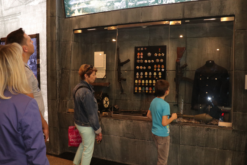 Những chứng tích lịch sử tại Bảo tàng Chiến tranh Vệ quốc vĩ đại khiến mọi người xúc động đến tận đáy lòng. Đau đớn, xót thương, căm giận và khâm phục, đó là cảm xúc chung của bất cứ ai khi đối diện với tất cả những gì mà đất nước và con người Xô Viết đã phải trải qua trong 1.418 ngày đêm. (Ảnh: Hùng Võ/Vietnam+)