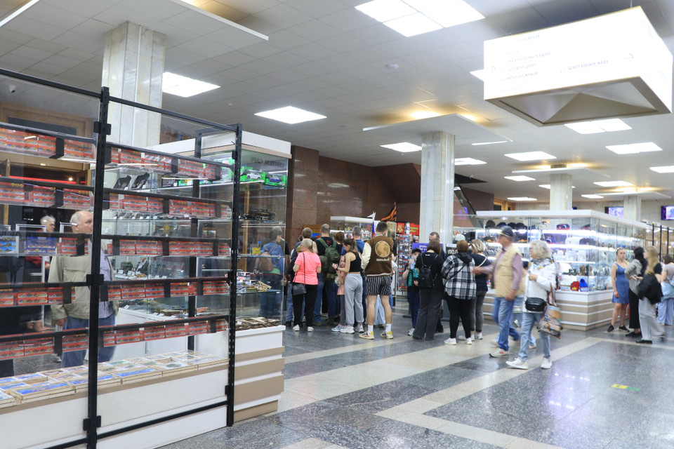 Phòng triển lãm rộng tới 5.600m2. Nơi đây hằng năm tổ chức nhiều sự kiện quan trọng như: triển lãm chuyên đề, gặp gỡ giao lưu với các cựu chiến binh, các hoạt động nghệ thuật... (Ảnh: Hùng Võ/Vietnam+)