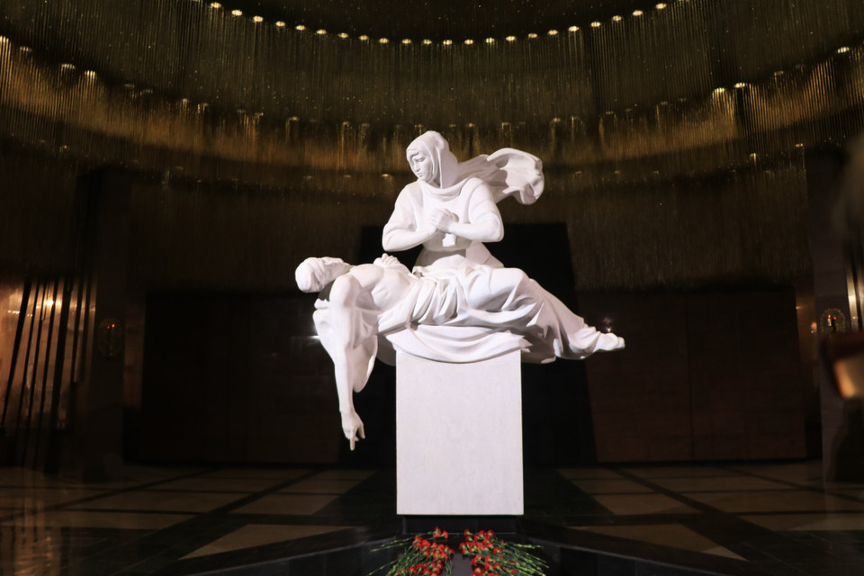 Tượng Bi thương, khắc họa nỗi đau của người mẹ có con hy sinh vì đất nước Xô viết. (Ảnh: Hùng Võ/Vietnam+)