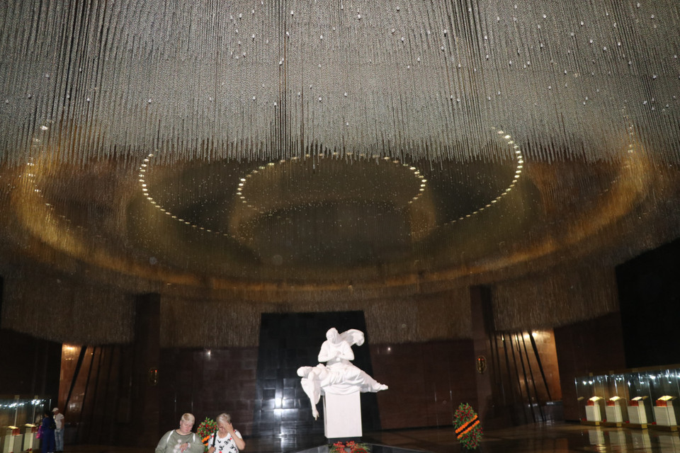 Bức tượng bi thương với nỗi đau vô tận của người mẹ bên thi thể đứa con trai vừa ngã xuống nơi chiến trường. (Ảnh: Hùng Võ/Vietnam+)