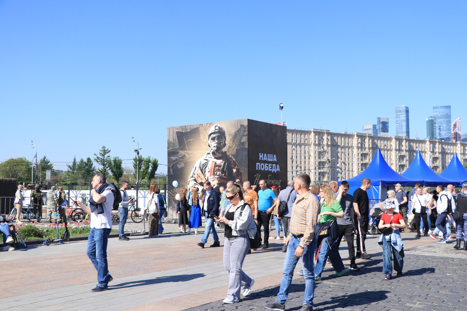 Ngoài ra, khu trưng bày ngoài trời rộng hơn 15,3 hecta còn có 260 loại vũ khí hạng nặng khác nhau từng tham chiến như các loại xe pháo hạng nặng, tàu chiến, thủy phi cơ. (Ảnh: Hùng Võ/Vietnam+)