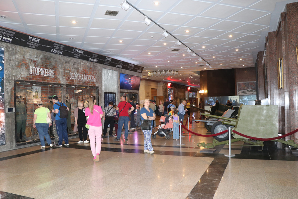 Khu trưng bày chính của bảo tàng rộng 9.543m2 giới thiệu hơn 4.000 hiện vật gốc và hàng vạn hình ảnh, tư liệu lịch sử về chặng đường đi tới chiến thắng của nhân dân Xô Viết. (Ảnh: Hùng Võ/Vietnam+)