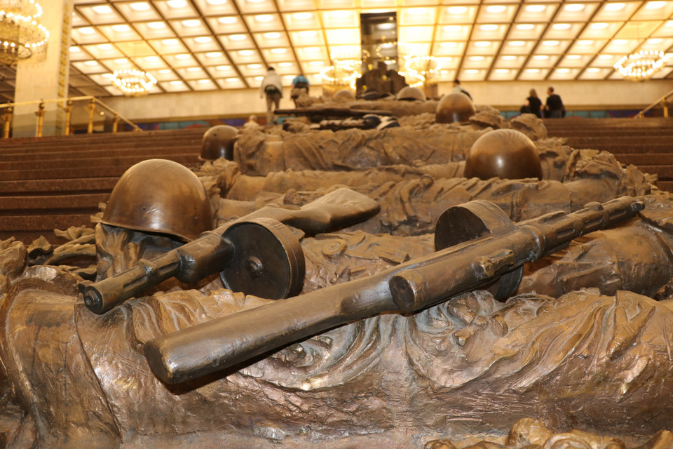 Chiến tranh vô cùng tàn khốc và đã trở thành nỗi ám ảnh suốt đời với bất cứ ai từng trải qua nó. Đến hôm nay, nhân loại đã phải trải qua hai cuộc đại chiến thế giới, trong đó Chiến tranh thế giới thứ 2 (1939-1945) được nói đến nhiều nhất với những sự kiện lịch sử đáng ghi nhớ nhất. (Ảnh: Hùng Võ/Vietnam+)