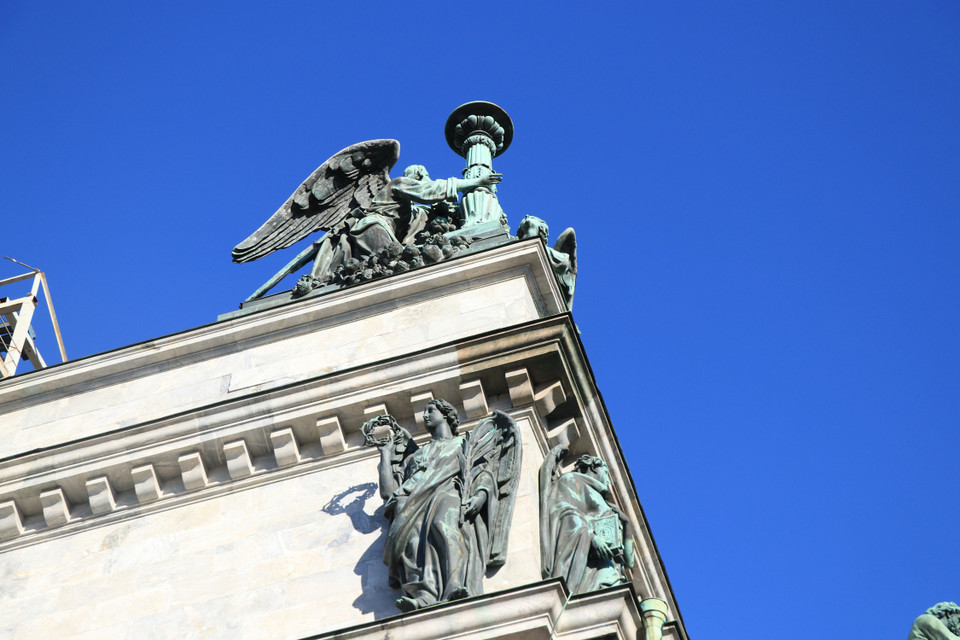 Nhà thờ Chính tòa Thánh Isaac xây dựng trong khoảng 40 năm và có chiều dài 111 mét, rộng 97 mét và cao 101,50 mét. (Ảnh: Hùng Võ/Vietnam+)