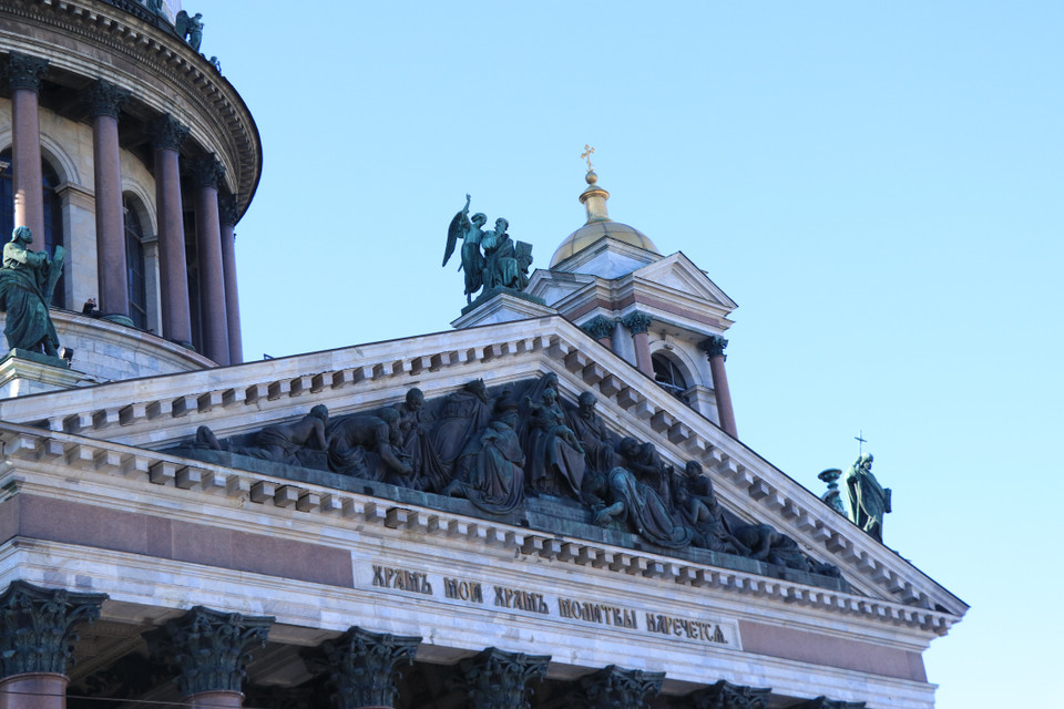 Nhà thờ Chính tòa Thánh Isaac được xây dựng trong suốt 4 thập kỷ (từ năm 1818 đến 1858), trên vùng đầm lầy ven biển Baltic. Đây là công trình kỳ vĩ, một biểu tượng cho sức mạnh sáng tạo của bàn tay và khối óc con người. (Ảnh: Hùng Võ/Vietnam+)