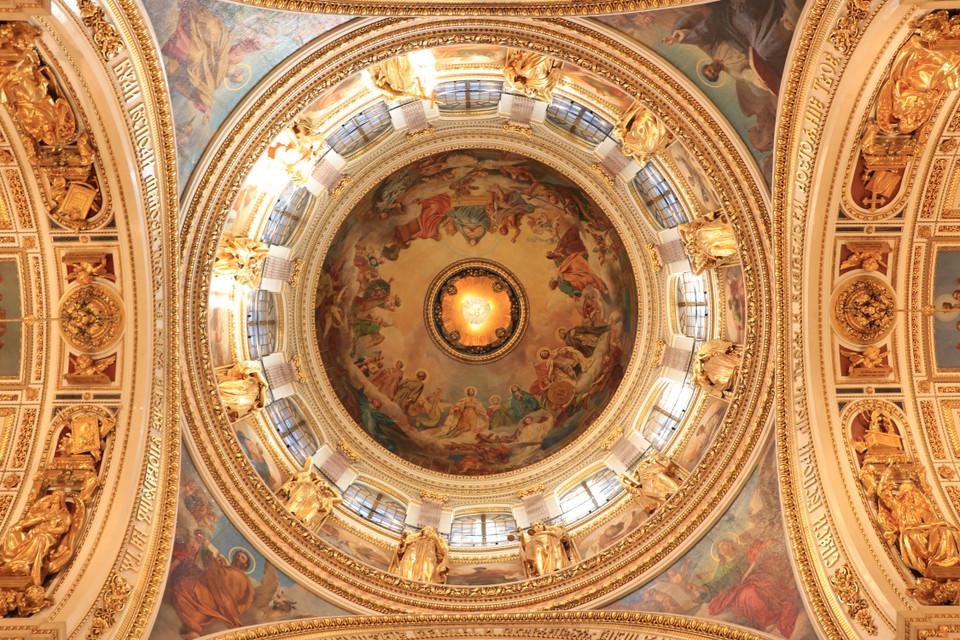 Đường kính của mái vòm mạ vàng chính của Nhà thờ Chính tòa Thánh Isaac là 26 mét. (Ảnh: Hùng Võ/Vietnam+)