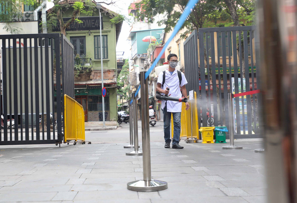 Các điểm thi đều được phun khử khuẩn để phòng, chống dịch. (Ảnh: Thanh Tùng/TTXVN)