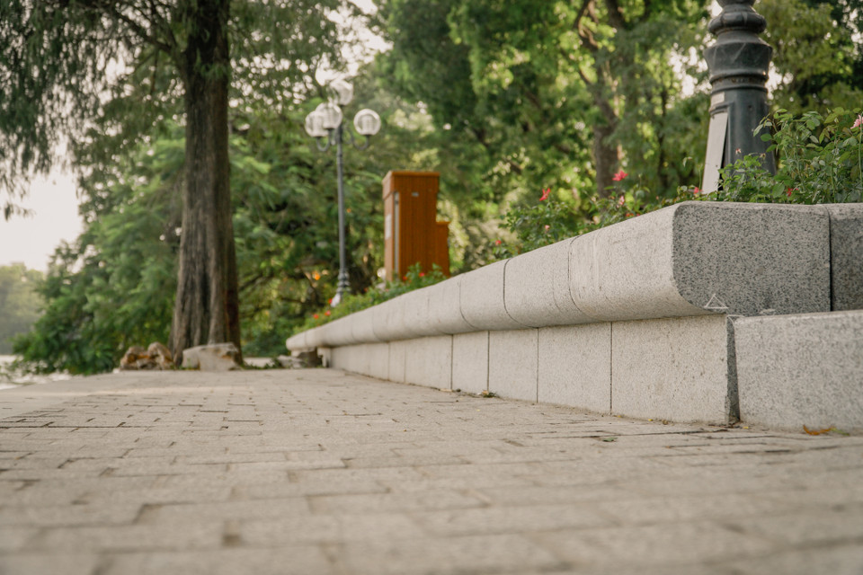 Bờ kè bằng cấu kiện bêtông cốt sợi có đồ bền vững cao. (Ảnh: Minh Hiếu/Vietnam+)