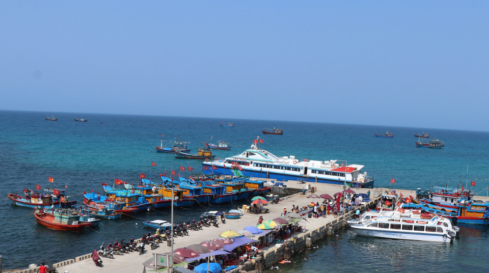 Đảo tiền tiêu Lý Sơn nằm cách đất liền 15 hải lý (khoảng 30km). (Ảnh: Phạm Cường/TTXVN)