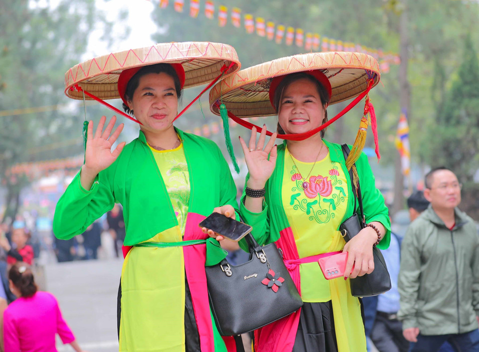Hội Lim là thời khắc phô diễn rực rỡ và tập trung tinh hoa văn hóa dân tộc Việt trên vùng quê Kinh Bắc nên du khách đã một lần “đi trẩy hội Lim,” hẳn sẽ đến hẹn lại lên. (Ảnh: Thanh Tùng/TTXVN)