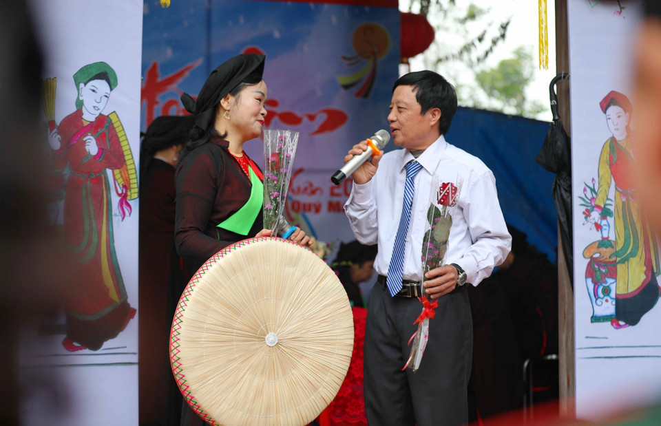 Hội Lim là thời khắc phô diễn rực rỡ và tập trung tinh hoa văn hóa dân tộc Việt trên vùng quê Kinh Bắc nên du khách đã một lần “đi trẩy hội Lim,” hẳn sẽ đến hẹn lại lên. (Ảnh: Thanh Tùng/TTXVN)
