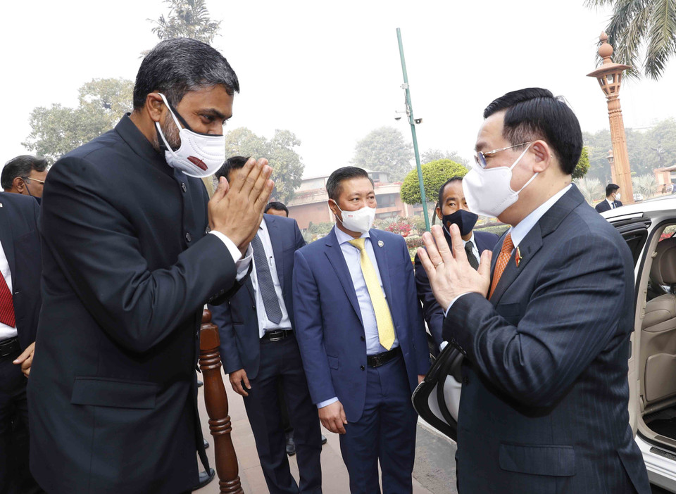 Chủ tịch Quốc hội Vương Đình Huệ đến thăm Hạ viện Ấn Độ.(Ảnh: Doãn Tấn/TTXVN)