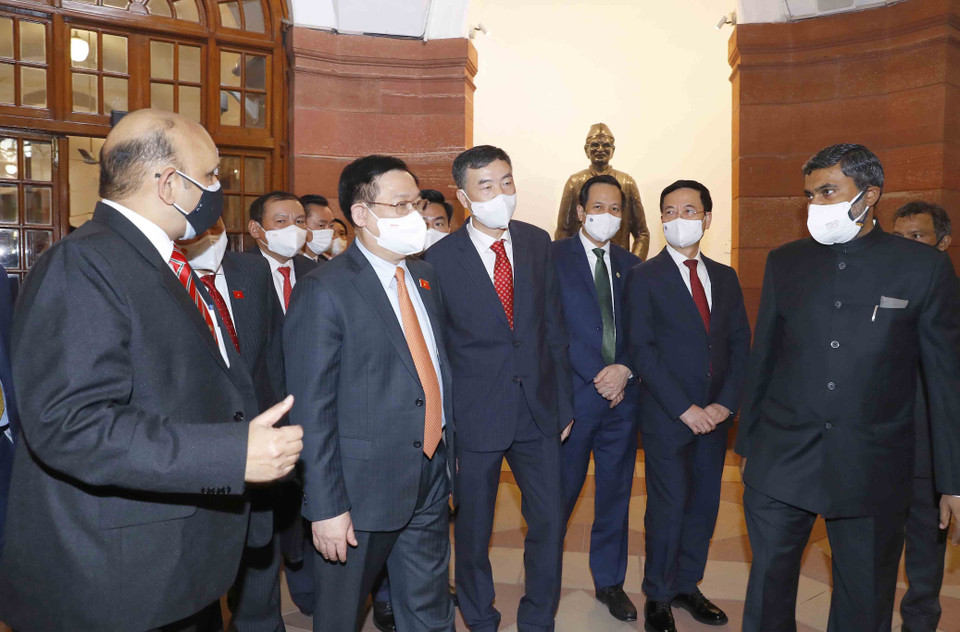 Chủ tịch Quốc hội Vương Đình Huệ thăm Hạ viện Ấn Độ. (Ảnh: Doãn Tấn/TTXVN)