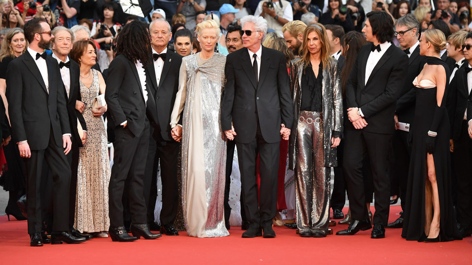 Khách mời chụp ảnh chung tại lễ công chiếu phim "The Dead Don't Die", LHP Cannes, Pháp, ngày 14/5. (Ảnh: AFP/TTXVN)