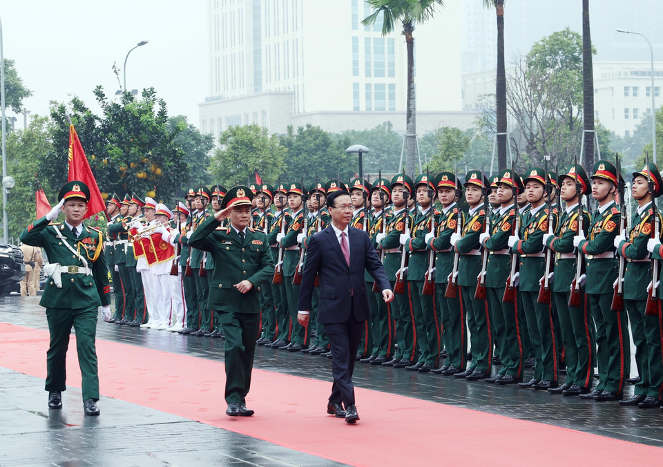 Chủ tịch nước Võ Văn Thưởng đến thăm và làm việc với Tập đoàn Công nghiệp-Viễn thông Quân đội (Viettel). (Ảnh: Thống Nhất/TTXVN)