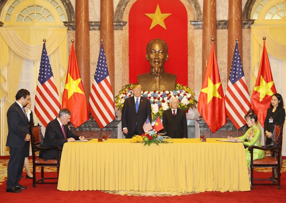 Lễ ký hợp đồng mua thêm máy bay Boeing 737 MAX giữa Hãng hàng không Vietjet Air và Hãng sản xuất máy bay Boeing. (Ảnh: Trí Dũng/TTXVN)